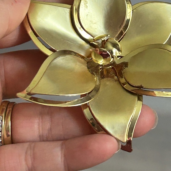 5/$25 Gold Flower Brooch 80 mm VTG 🌸 - Picture 4 of 8